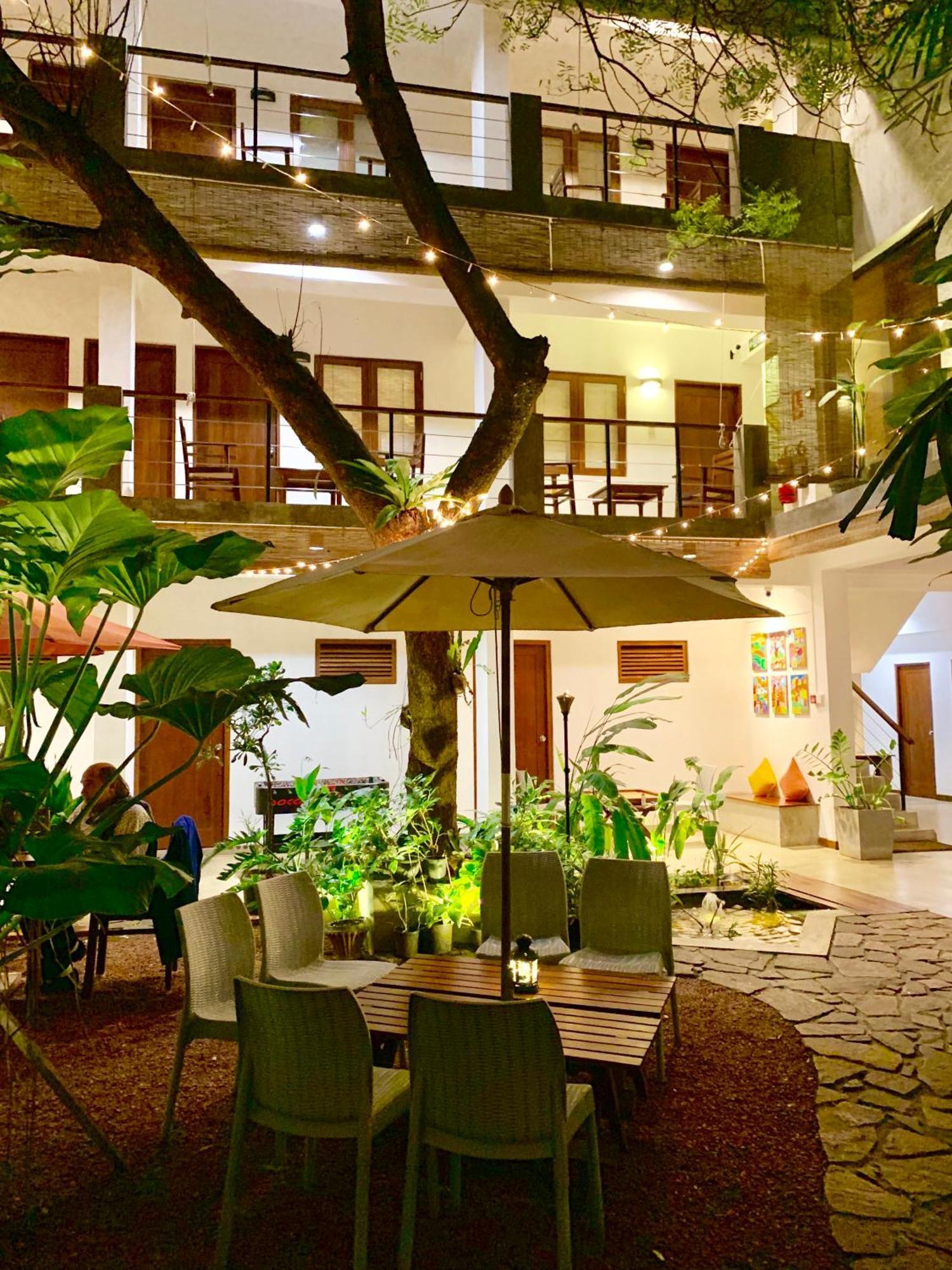 Sayura House Hotel โคลอมโบ ภายนอก รูปภาพ